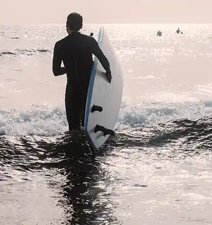 Newcastle beaches and nature - Merewether waves and Nobbys Head lighthouse