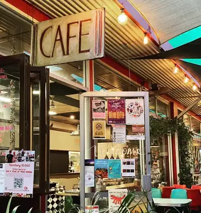 Dining and entertainment in Alice Springs, featuring multicultural food, live music, and local festivals.